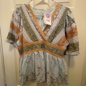 Lace neck v-neck top. Brand new. Didn’t like the fit. Size medium